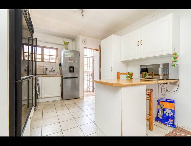 2 BEDROOM TOWNHOUSE RENTED IN WELTEVREDEN PARK